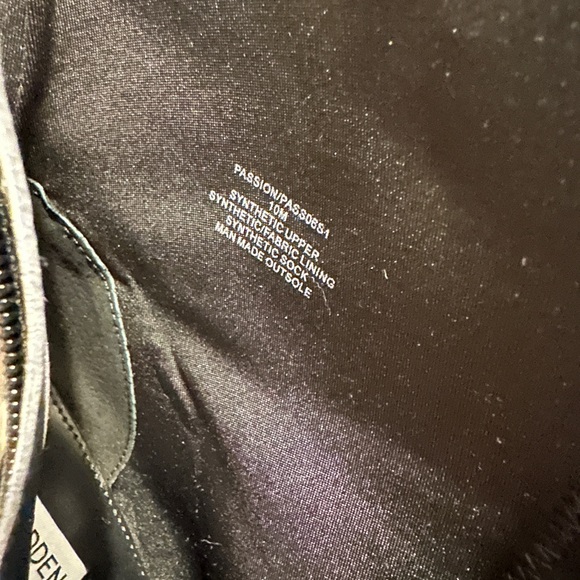 STEVE MADDEN "PASSION" patent leather boots
Size 10 only worn once! - Picture 3 of 7